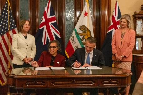 Premier signs SA-California clean energy deal